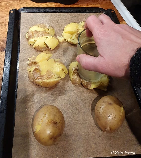 Hur man krossar potatisen lättast med ett glas