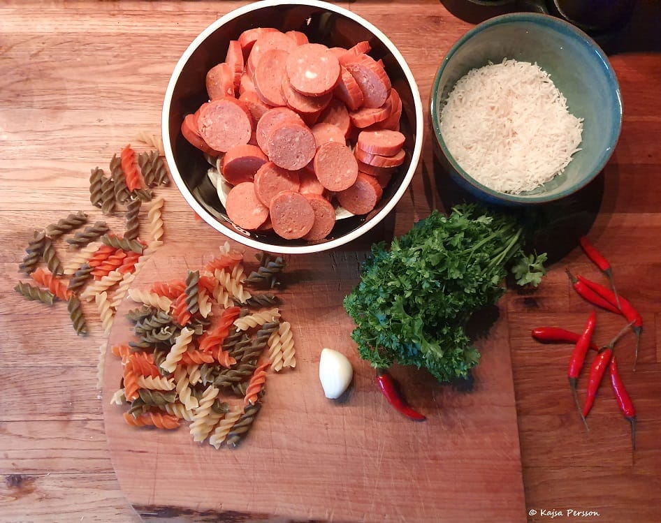 Ingredienserna till kvällens pastarätt från vår kokbok