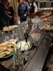 Drinkbord med Gin och tonic för både alkohol och alkoholfritt på Glocal dinner